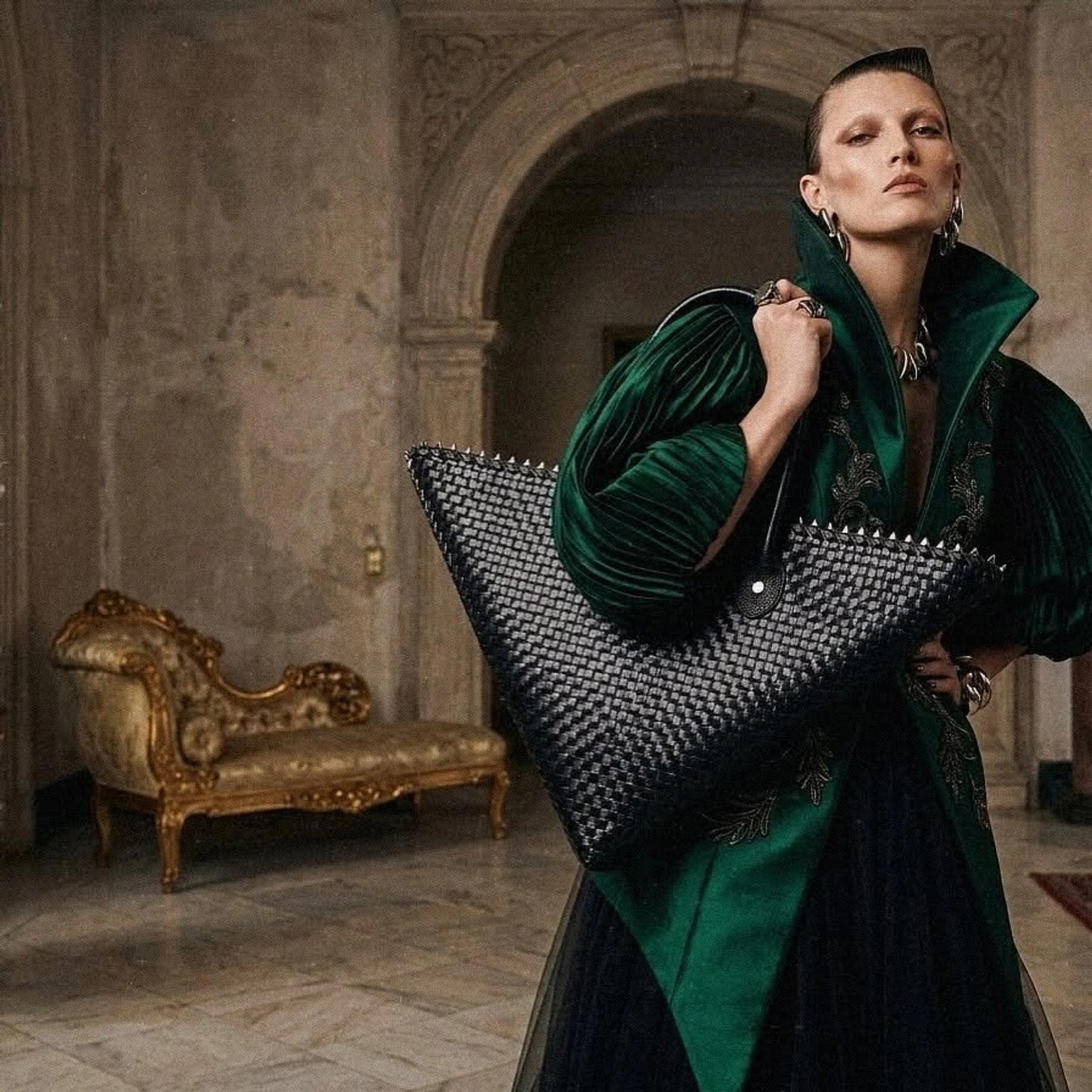 Oversized handwoven TRIA tote in charcoal